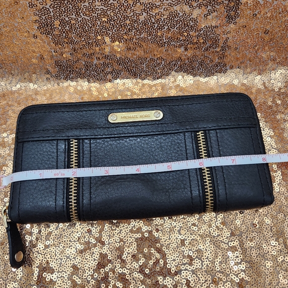 Michael Kors Black Leather Goldtone Hardware Long Zip Around Moxley Wall… - Picture 10 of 11